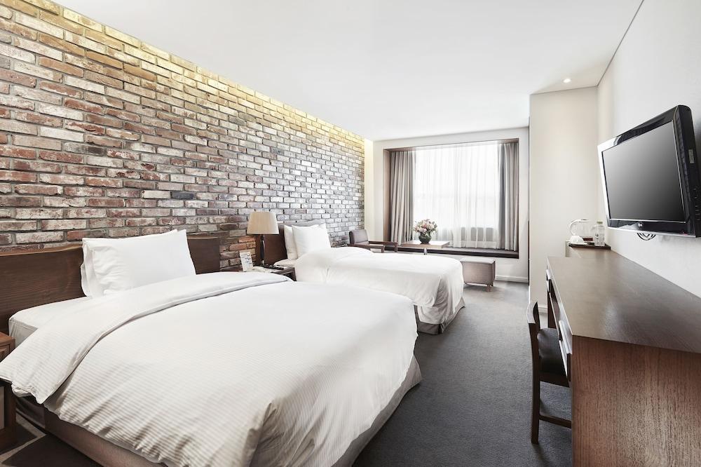 PRESIDENT HOTEL — 7
