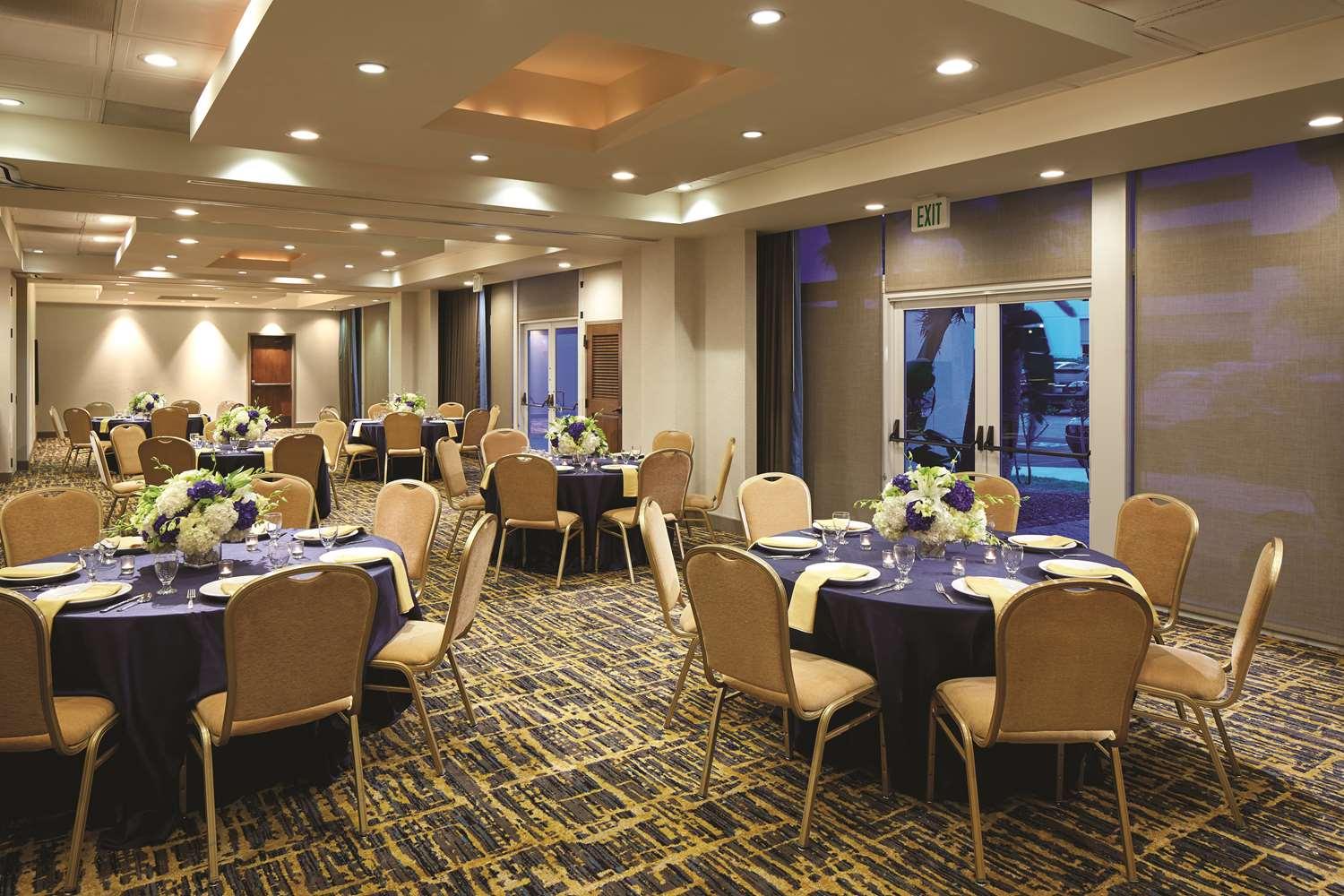 DoubleTree by Hilton Hotel LAX - El Segundo — 8