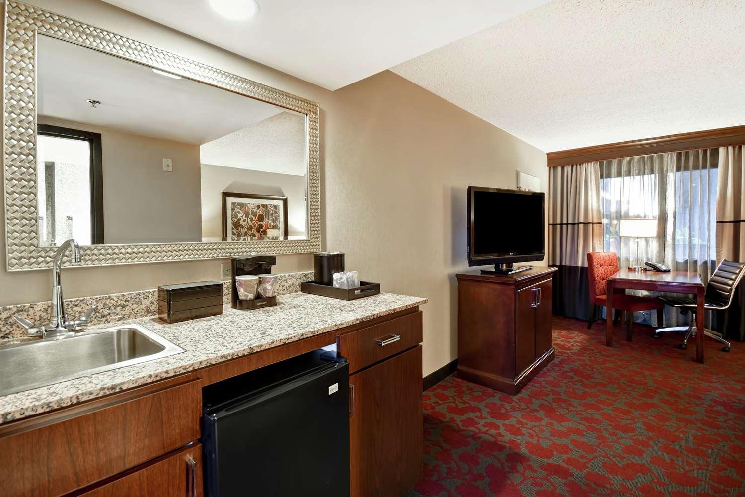 Embassy Suites Dulles Airport — 8