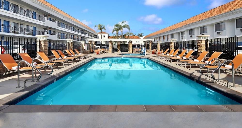 Tropicana Inn & Suites
