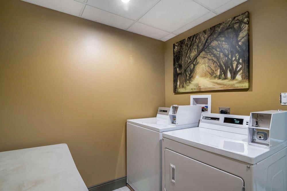 Econo Lodge Inn And Suites — 2