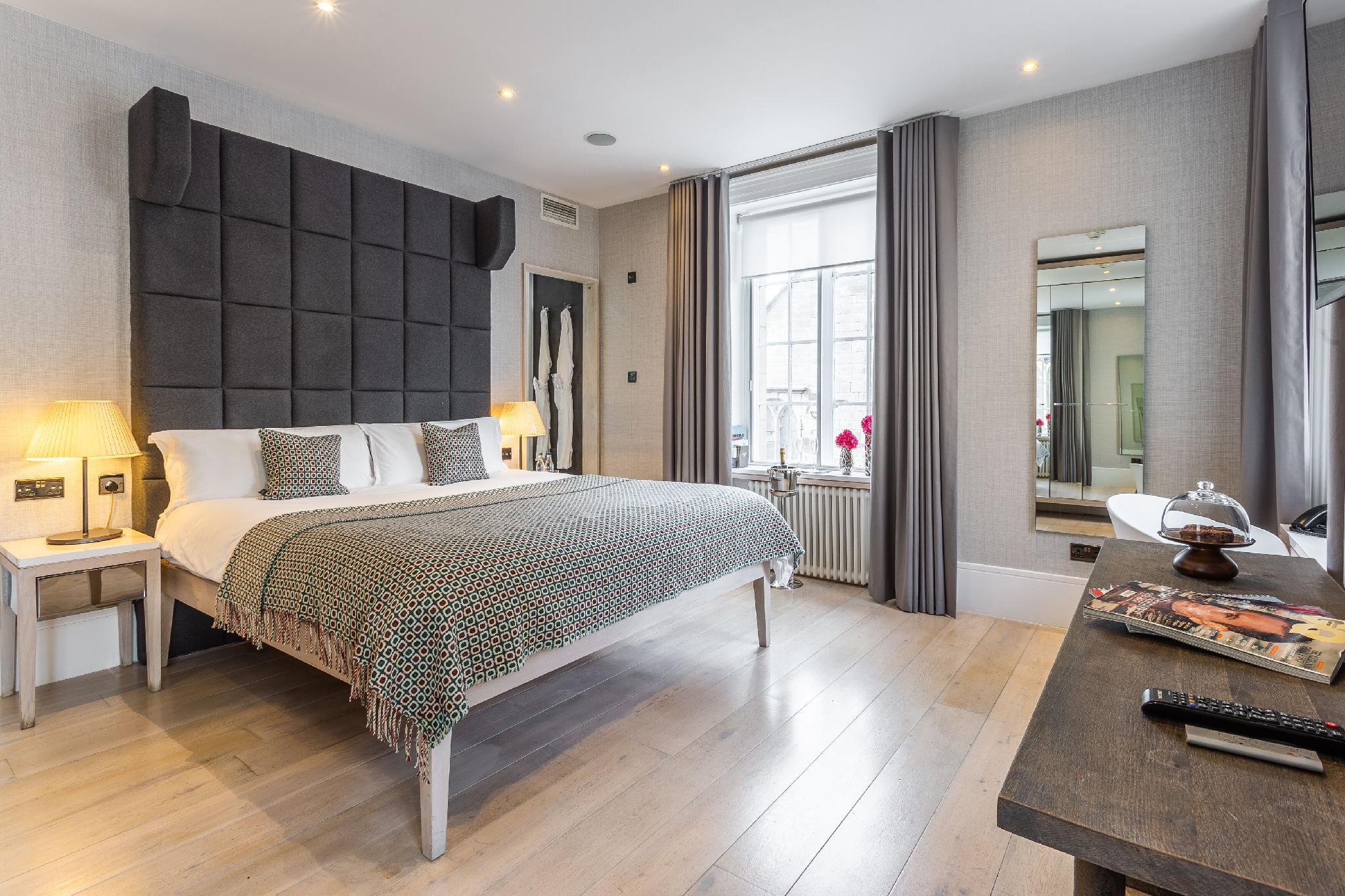 THE INN ON THE MILE(Formerly Bank Hotel) — 10