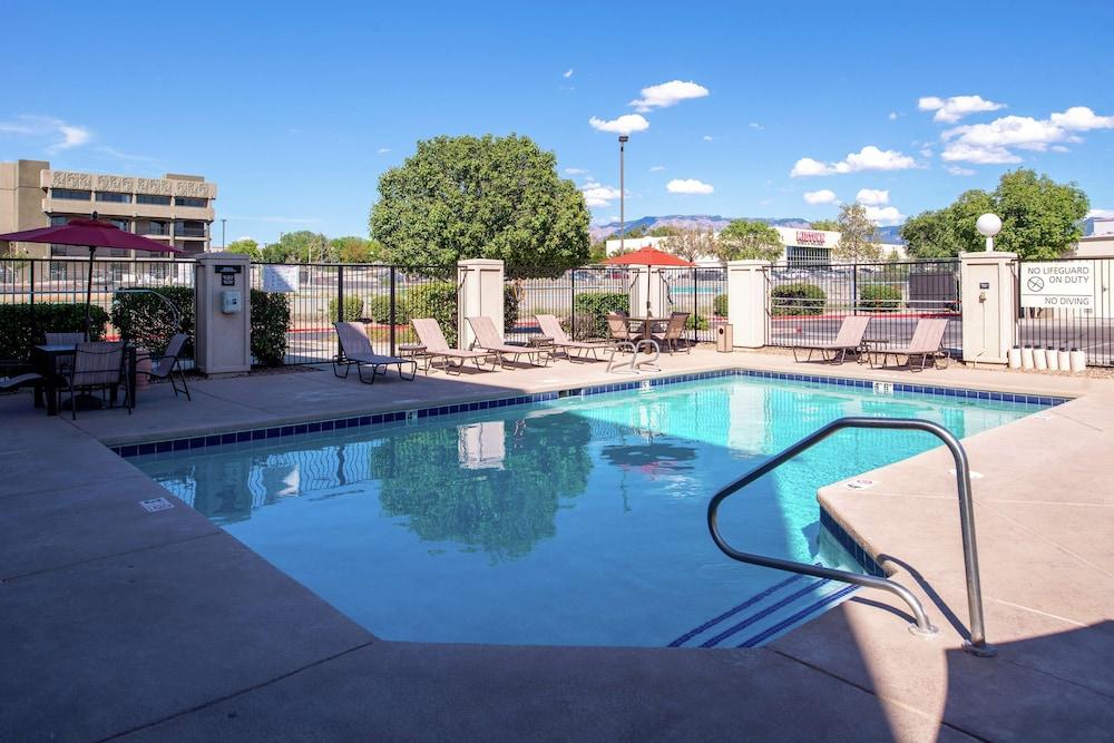 Hampton Inn Albuquerque University-Midtown — 8
