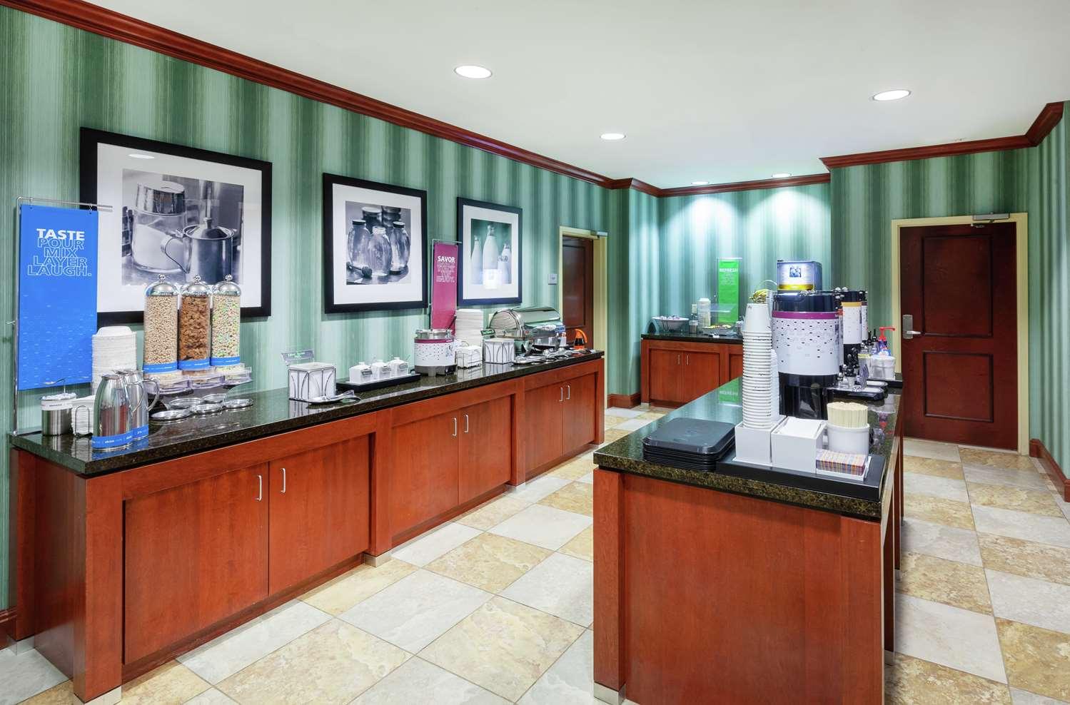 Hampton Inn & Suites El Paso West — 6