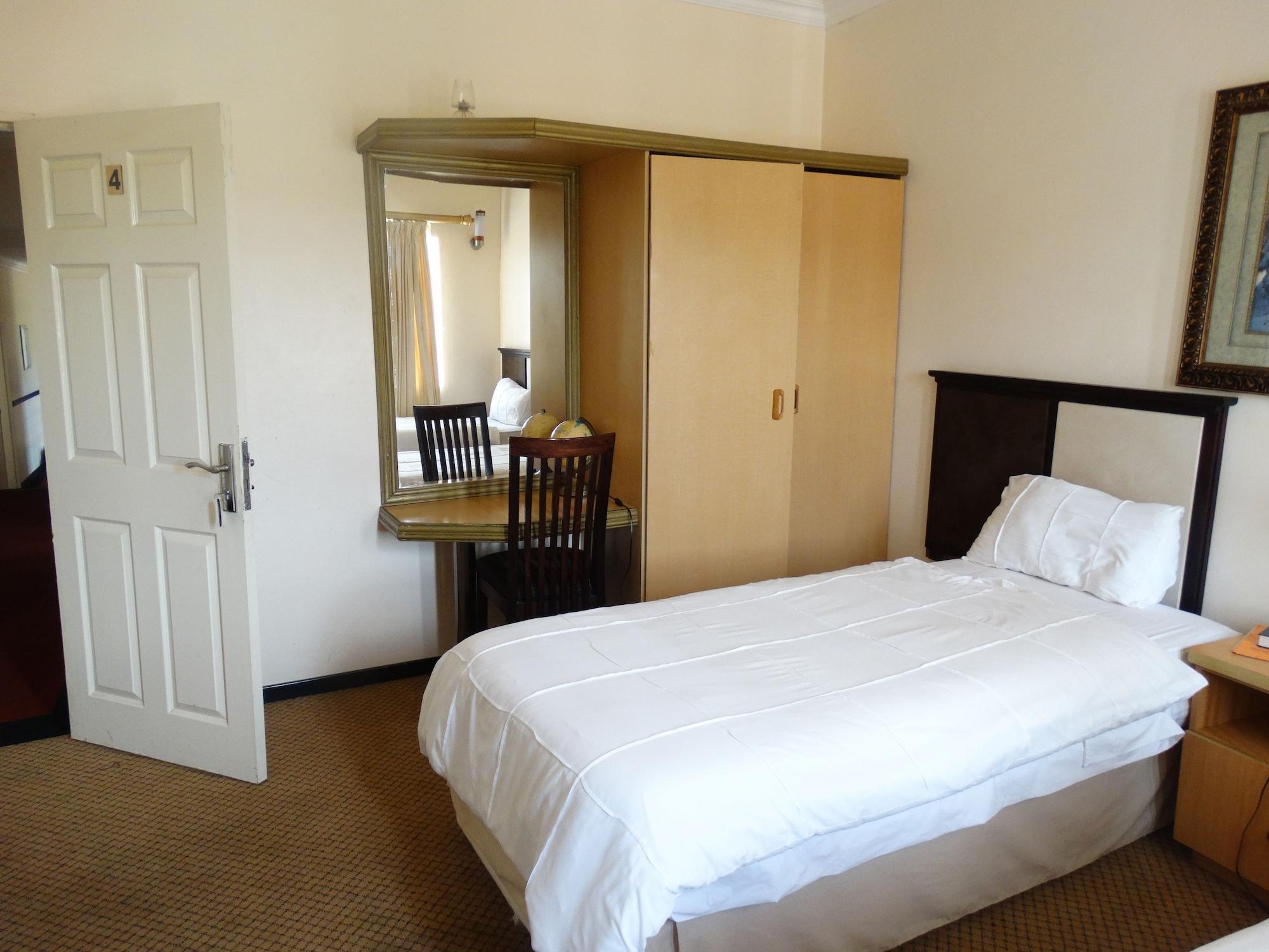 Global Village Guesthouse — 9