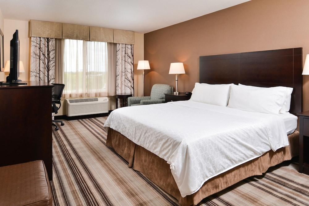 HOLIDAY INN EXPRESS HOTEL AND SUITES EMPORIA NORTHWEST — 10