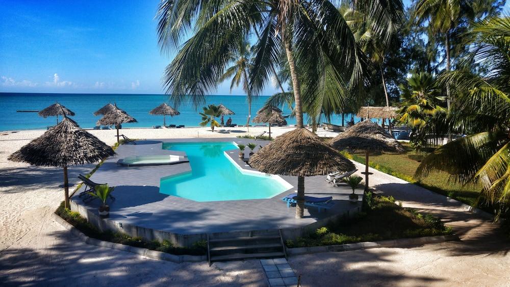 Smiles Beach Hotel — 8