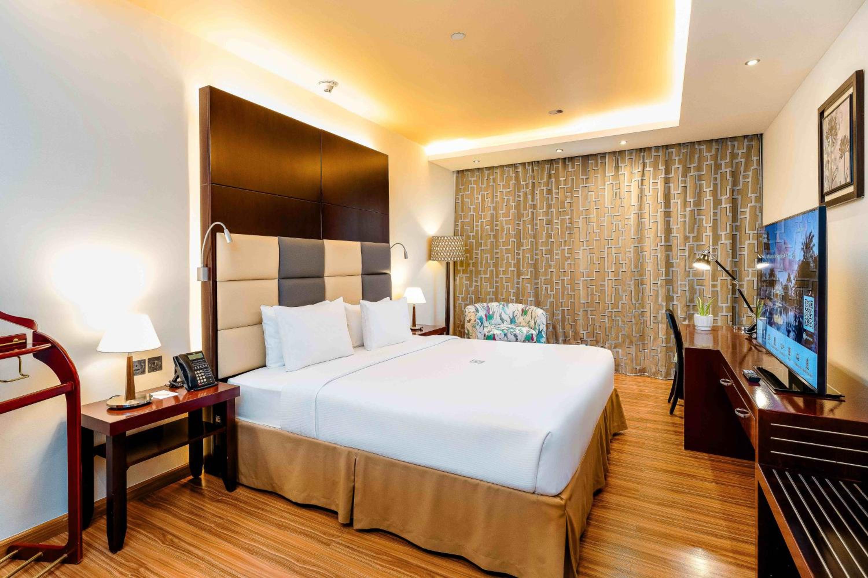 Metropolitan Al Mafraq Hotel — 9