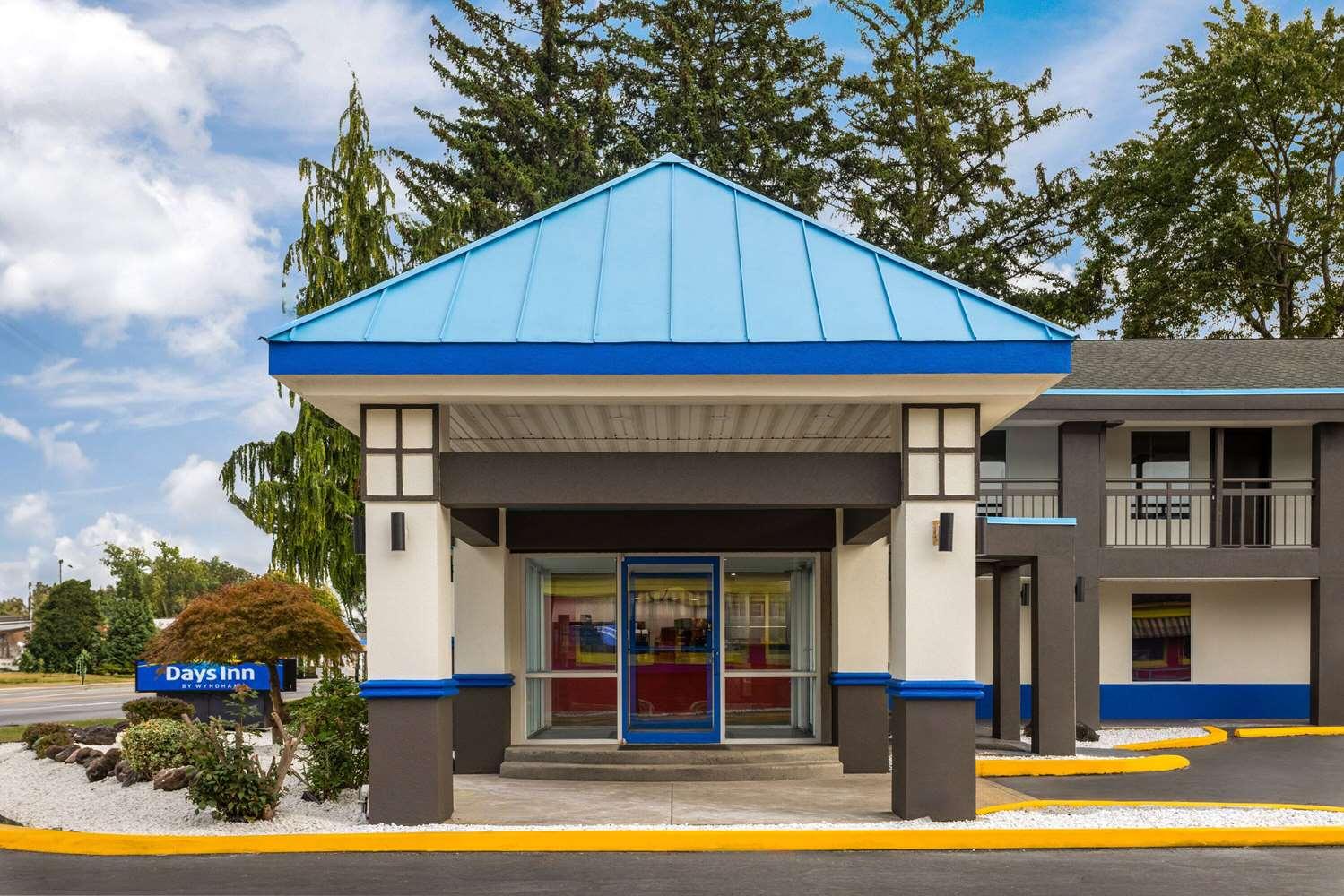 Days Inn & Suites by Wyndham Albany — 2