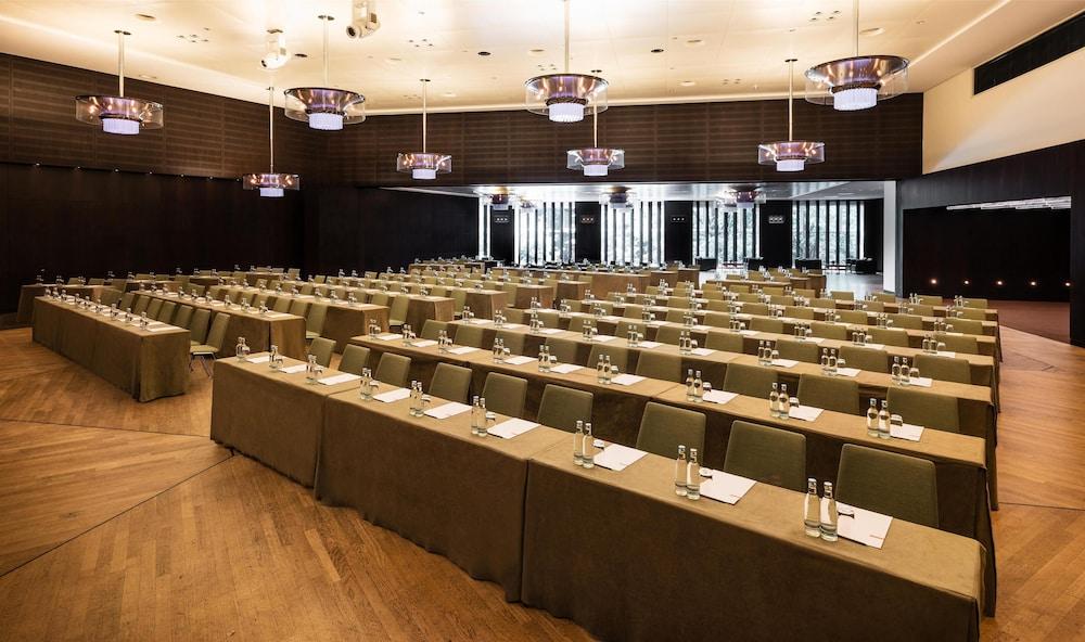 GRAND HYATT BERLIN — 9