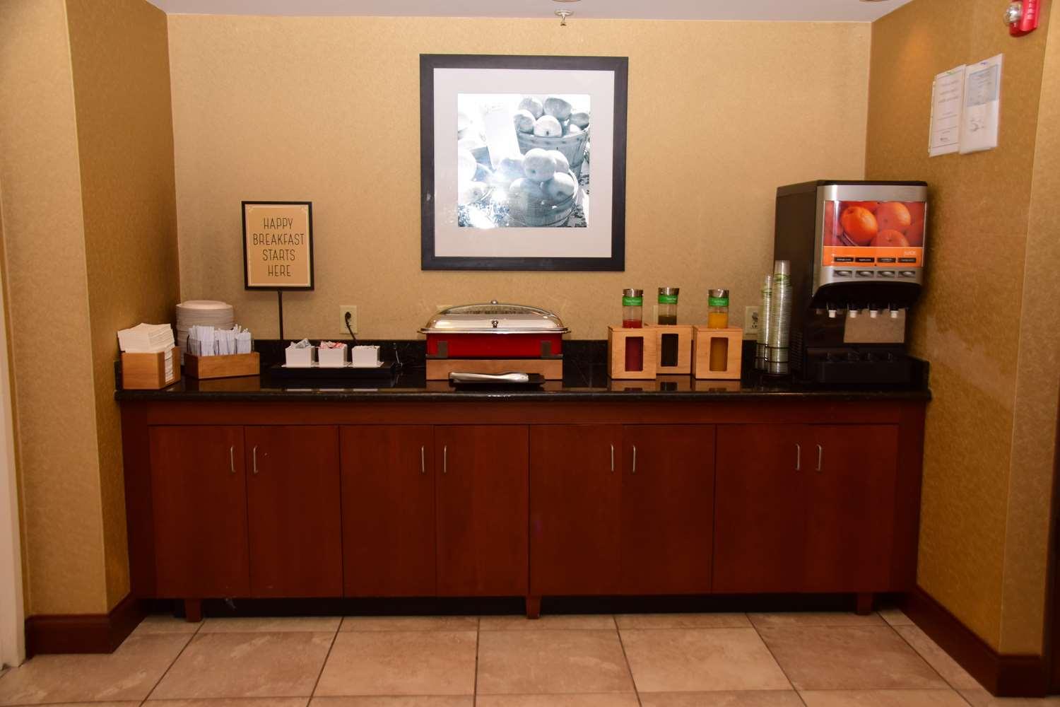 Hampton Inn Indiana — 10