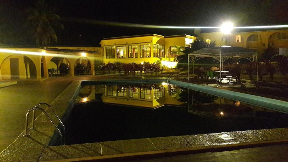 Retaj Moroni Hotel