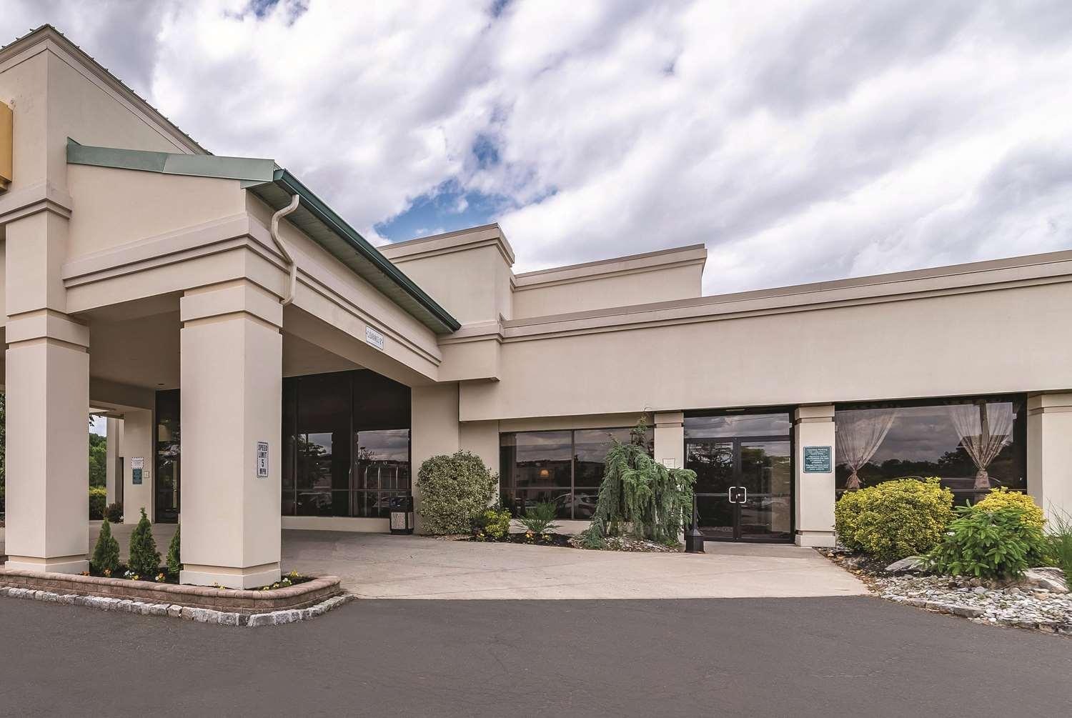 Ramada by Wyndham Fairfield NJ — 3