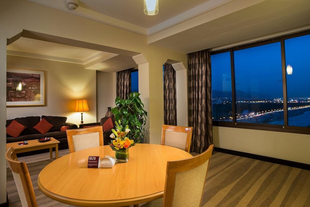 Crowne Plaza Muscat — 4