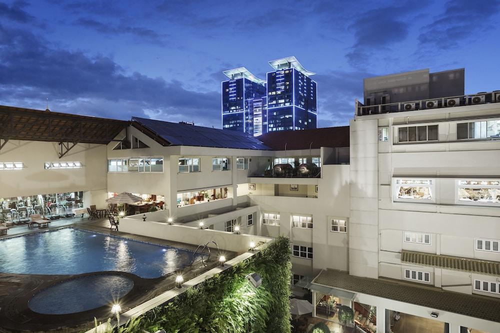 Rex Hotel Saigon — 10
