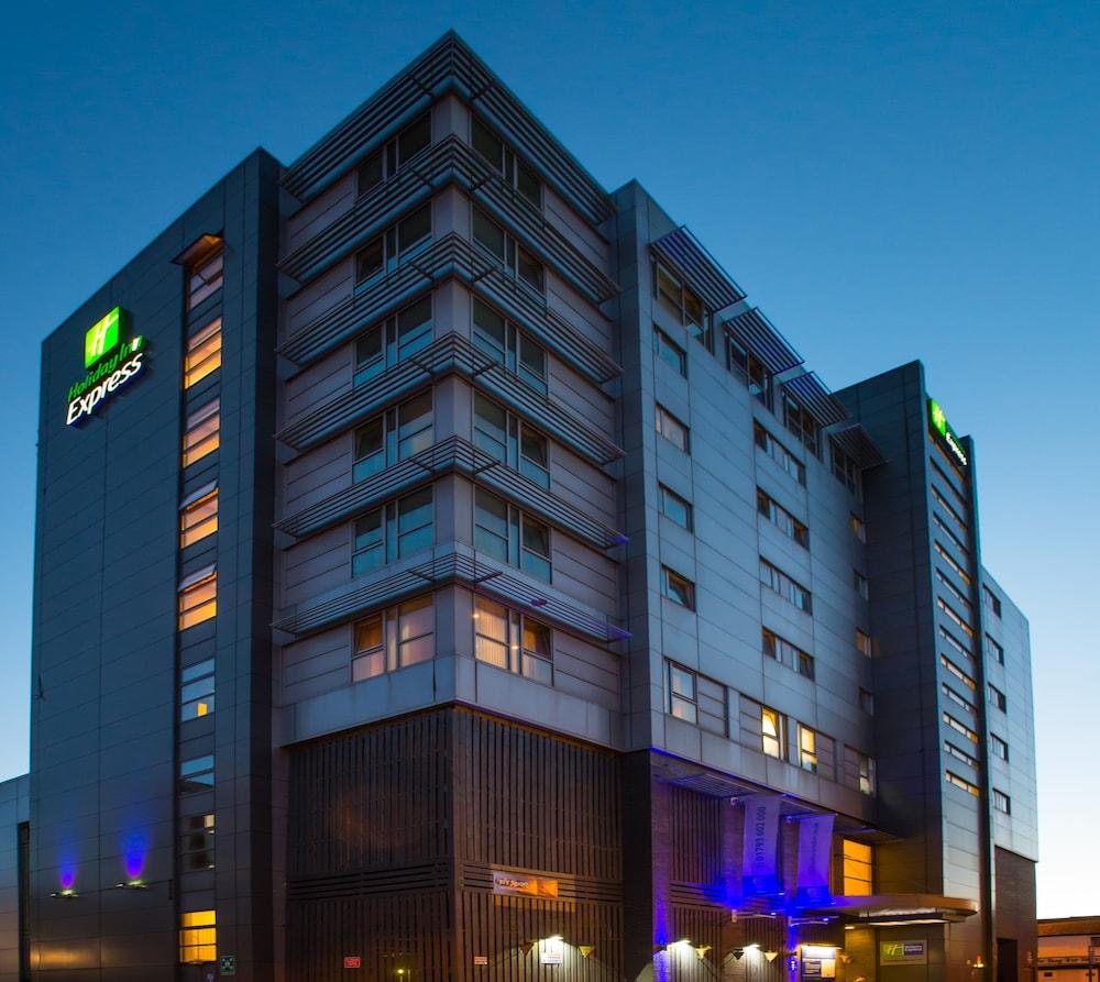 Holiday Inn Express SWINDON CITY CENTRE — 1