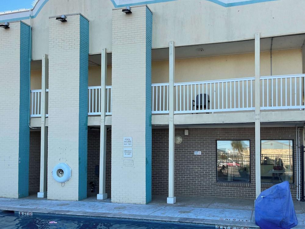 Motel6 Galveston, TX - Beach/Seawall — 7