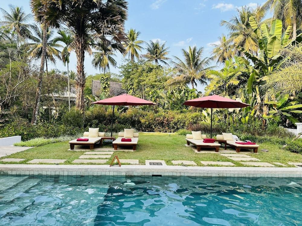PARASOL BLANC HOTEL 90949 — 9