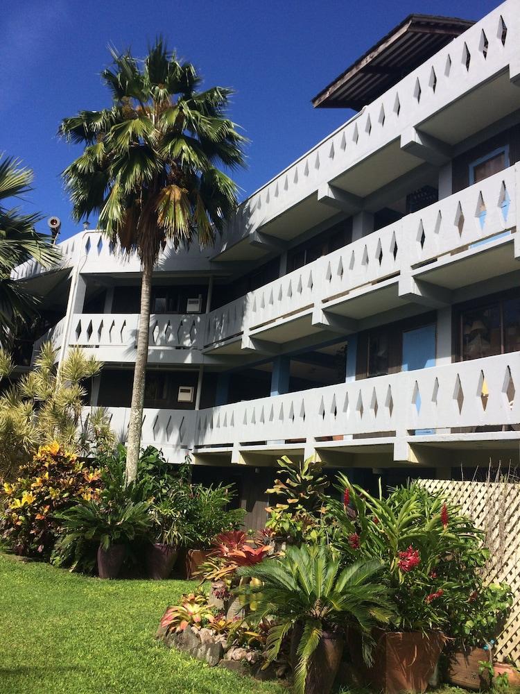 Raina Beach Apartments — 2