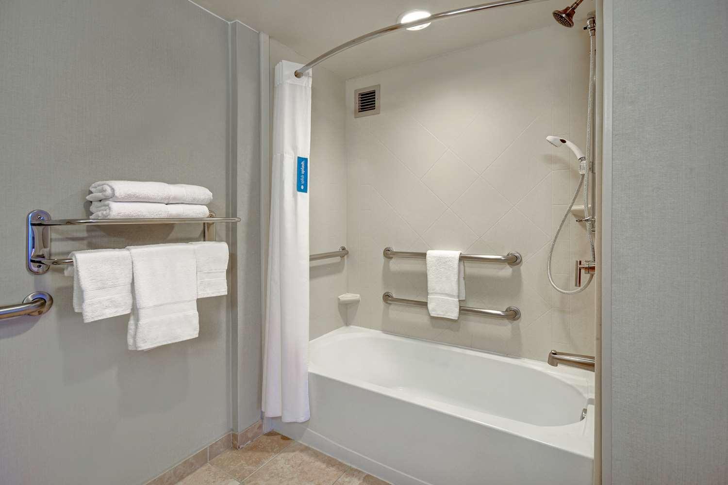 Hampton Inn & Suites Alexandria Old Town Area South — 6