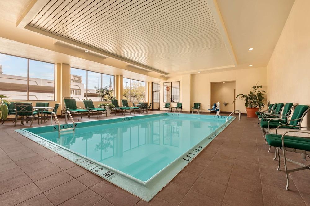 Hilton Fort Wayne At The Grand Wayne Convention Center — 9