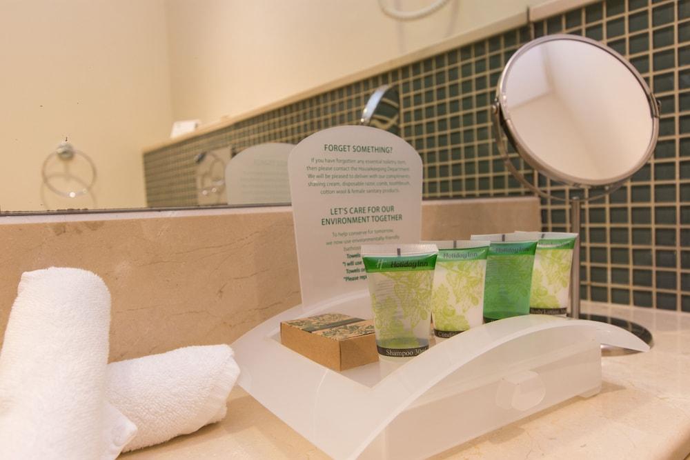 Holiday Inn Abu Dhabi Hotel — 8