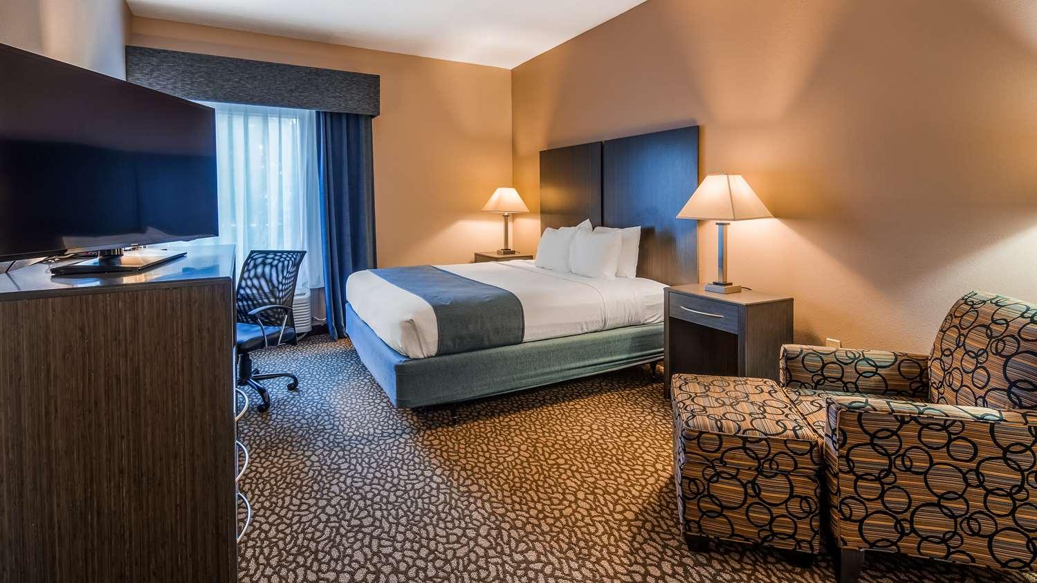 Best Western Plus Bradenton Hotel & Suites — 10