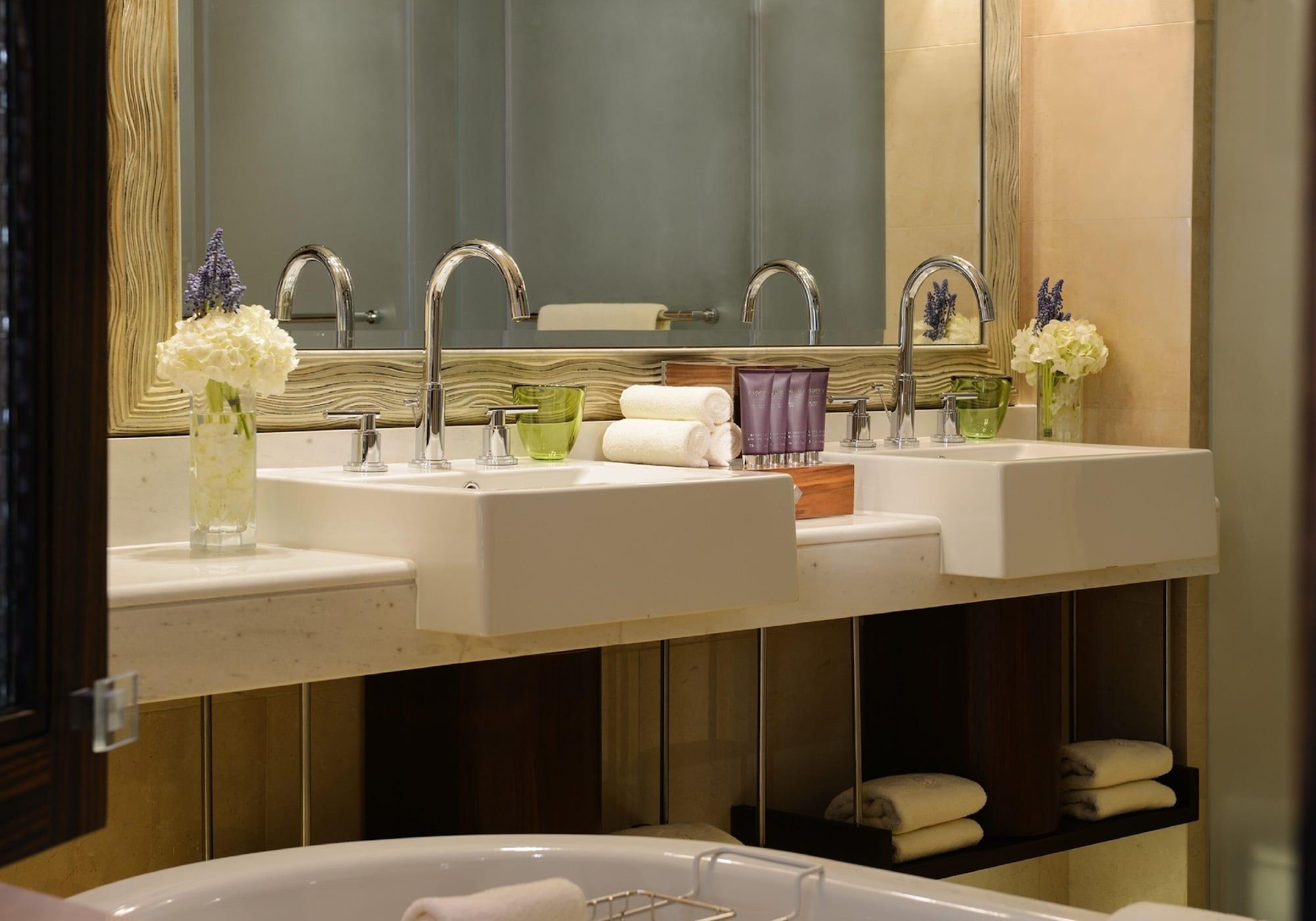 The Ritz Carlton Abu Dhabi Grand Canal — 3