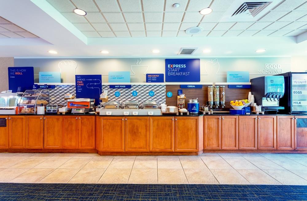 Holiday Inn Express & Suites Bradenton East-Lakewood Ranch — 7