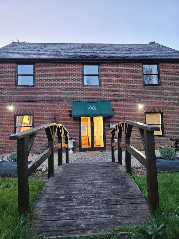 MARSH FARM HOTEL — 4