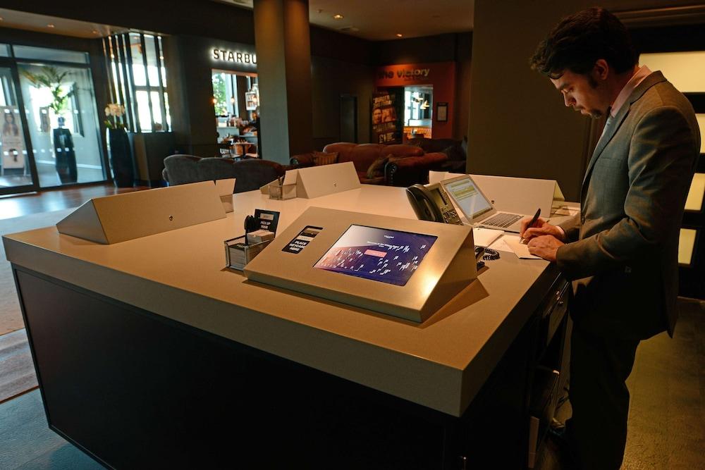 Village Urban Resort London Watford — 6