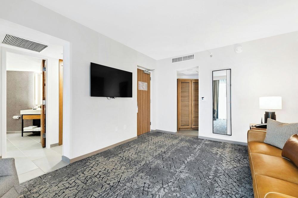 Sheraton Chapel Hill Hotel — 5