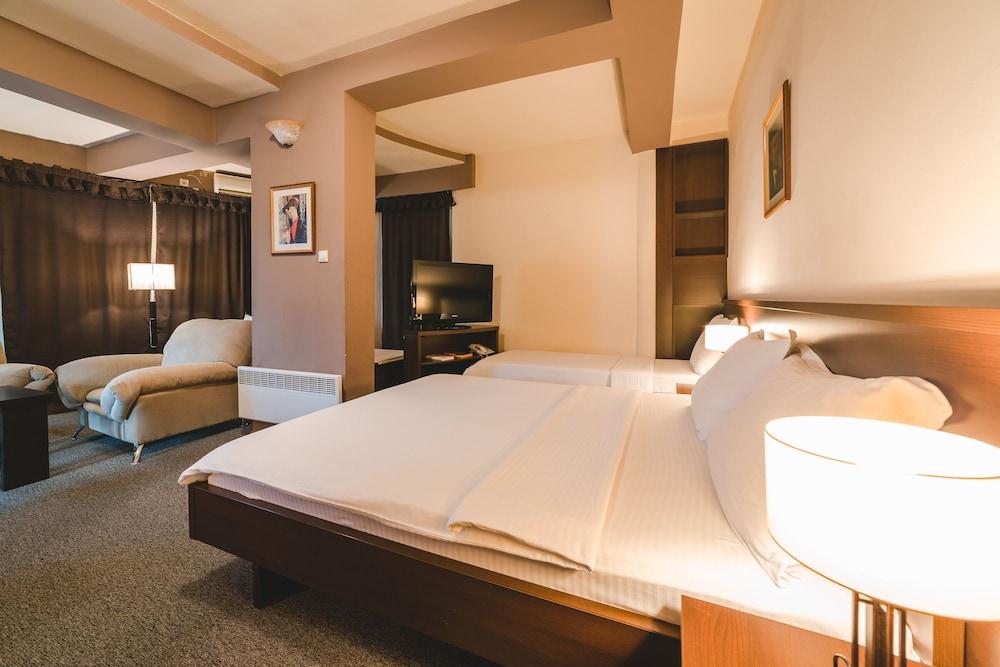 HOTEL KETO — 8