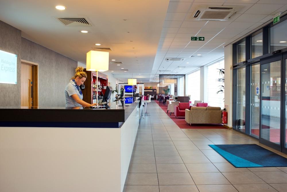 HOLIDAY INN EXPRESS ROTHERHAM - NORTH — 4