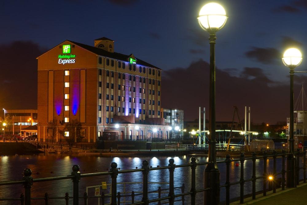Holiday Inn Express Manchester - Salford Quays — 3