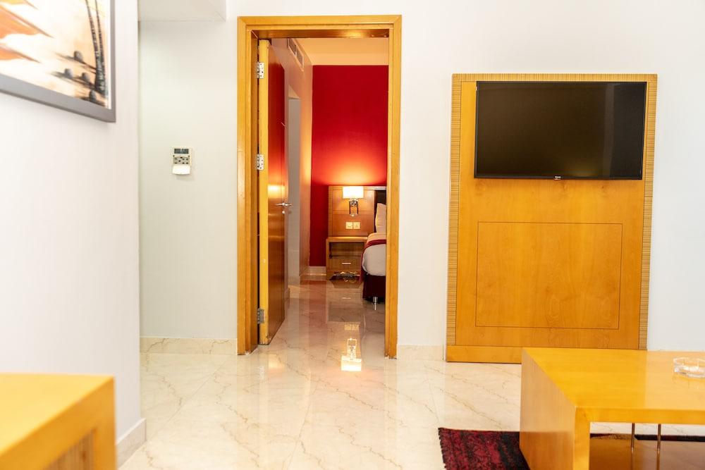 HOLIDAY INN DAR ES SALAAM-CITY CENTRE — 9