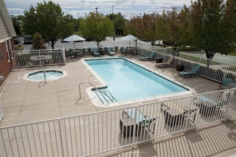 Residence Inn Grand Rapids West — 4