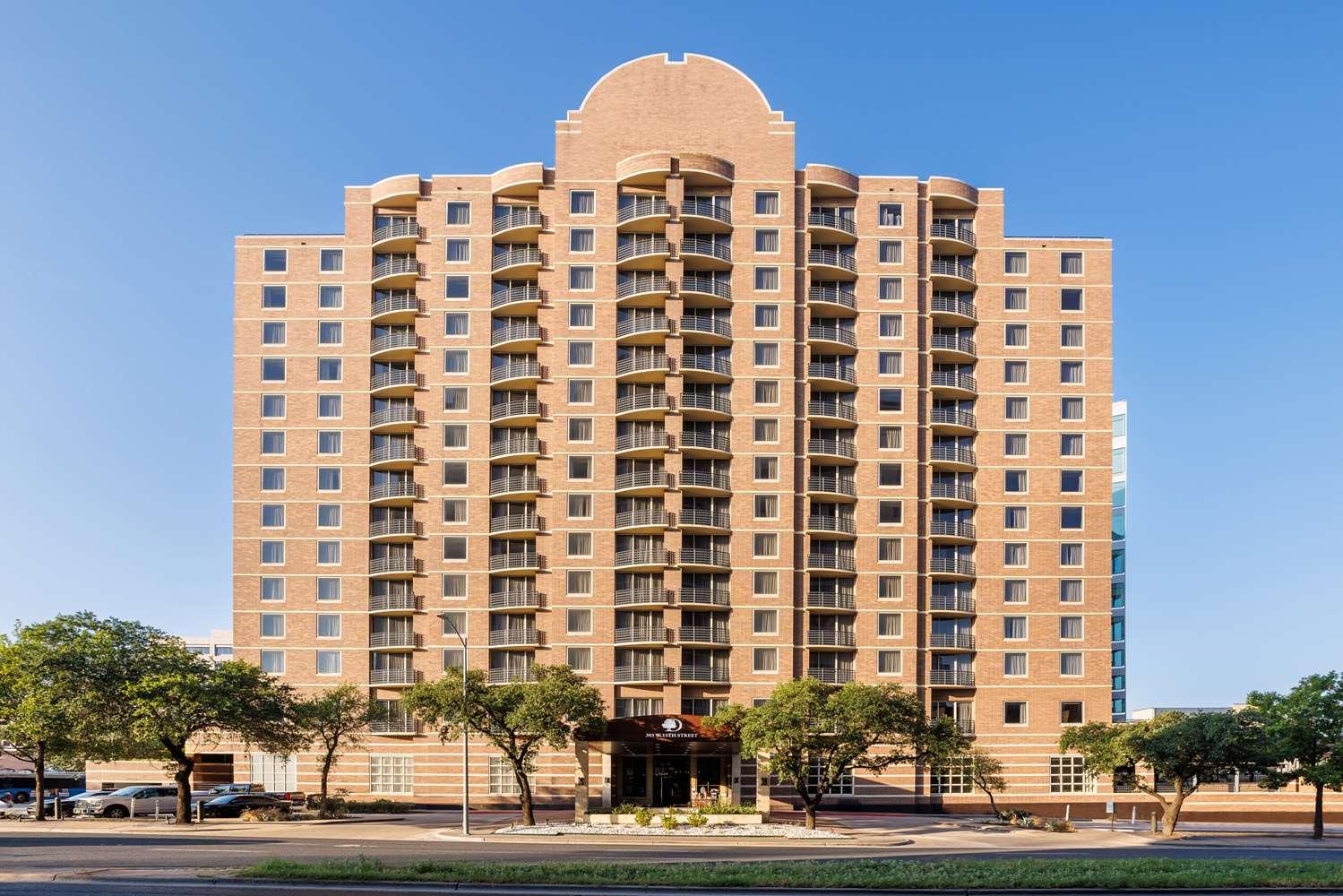 DoubleTree Suites by Hilton Austin Downtown Capitol — 10
