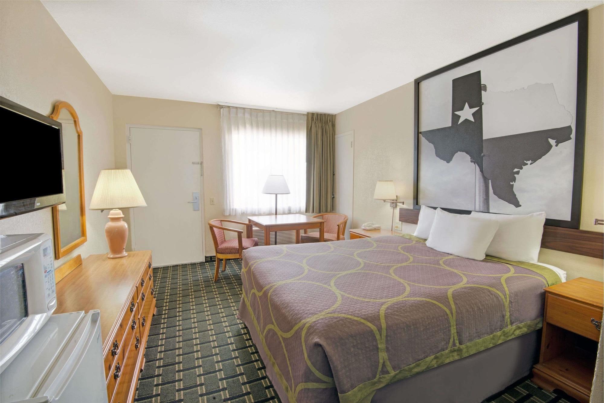 Super 8 By Wyndham El Paso Airport — 8