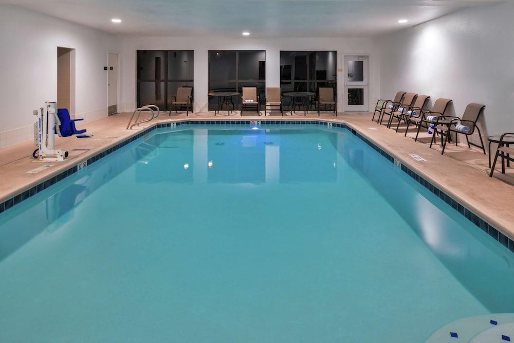 Hampton Inn Eugene — 5
