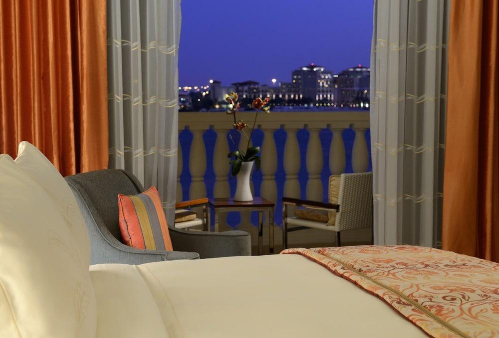 The Ritz Carlton Abu Dhabi Grand Canal — 8