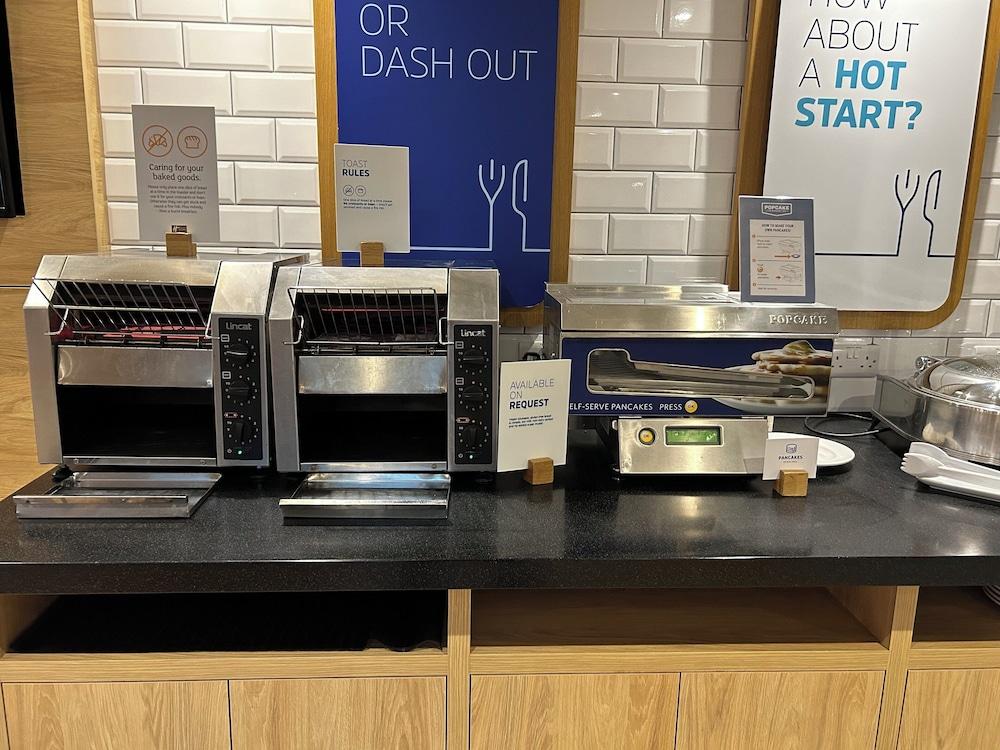 Holiday Inn Express SWINDON CITY CENTRE — 6
