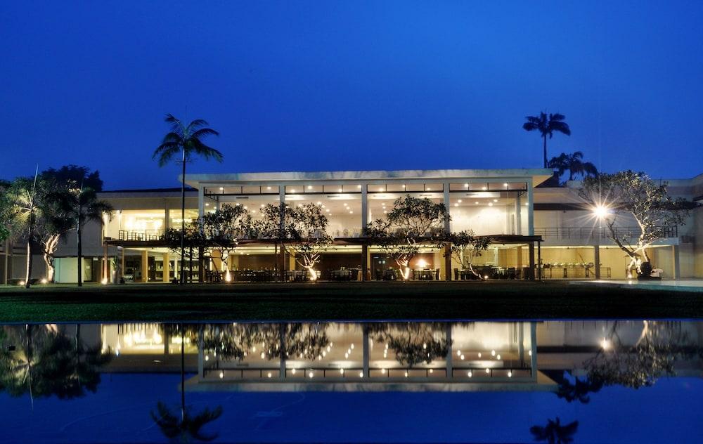 Pegasus Reef Hotel — 4
