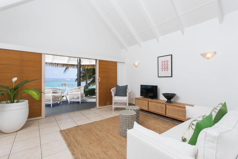 Motu Beachfront Art Villas — 2