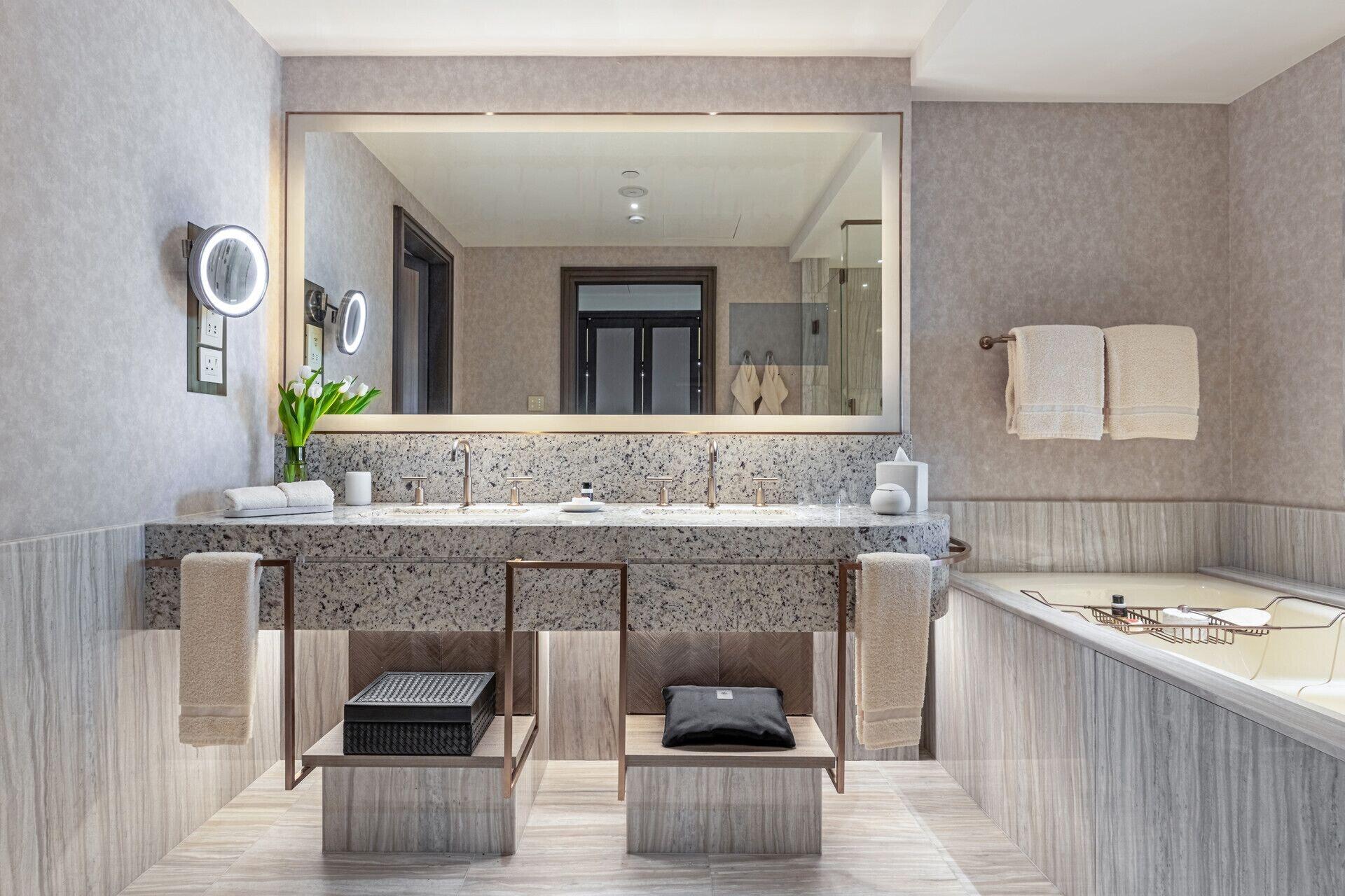 Four Seasons Hotel Riyadh at Kingdom Centre 22174 — 4