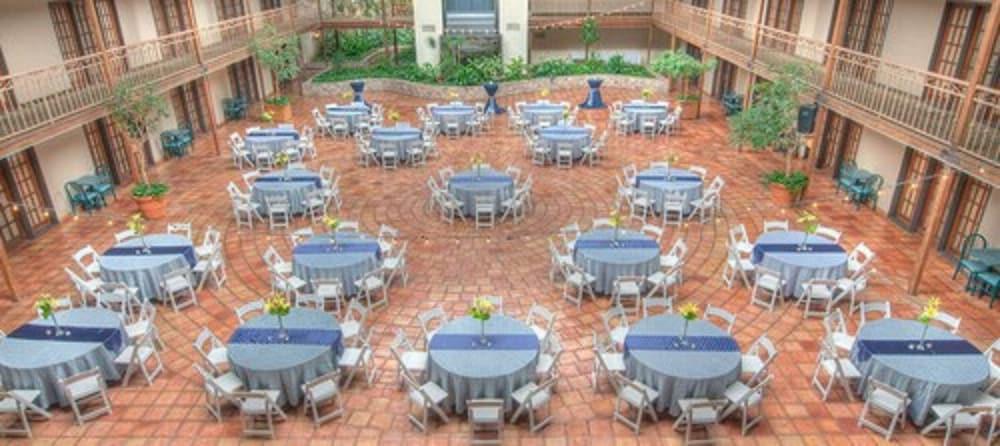 MCM Elegante Suites — 9