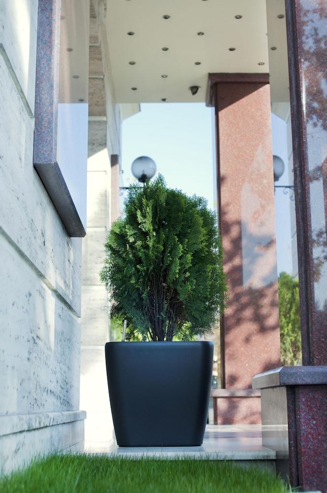 Monarc Hotel — 6