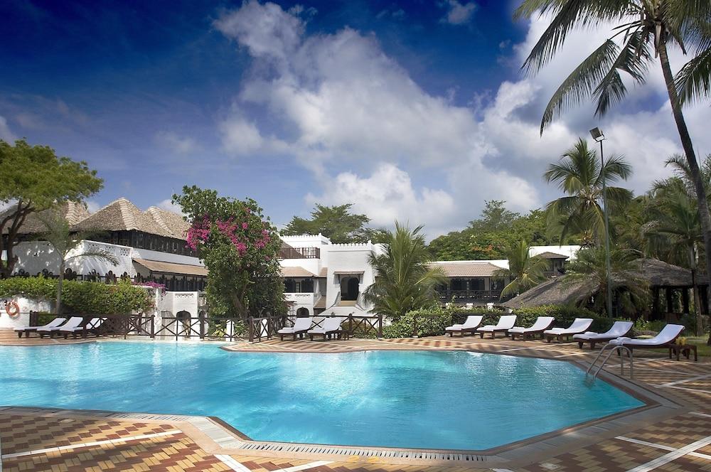 Serena Beach Hotel and Spa 16434 — 2