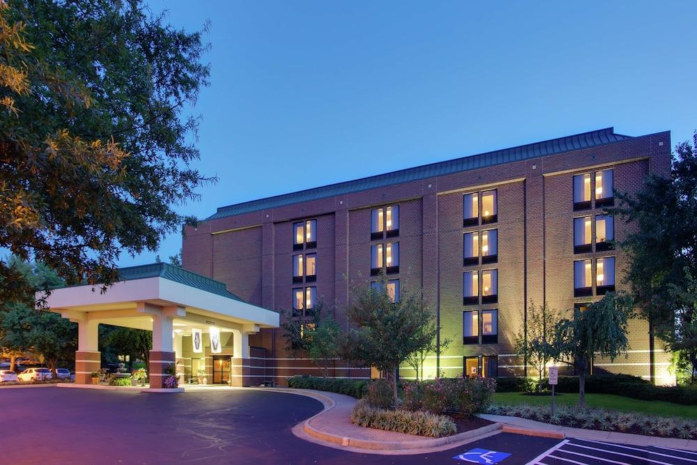Hampton Inn Richmond West — 8