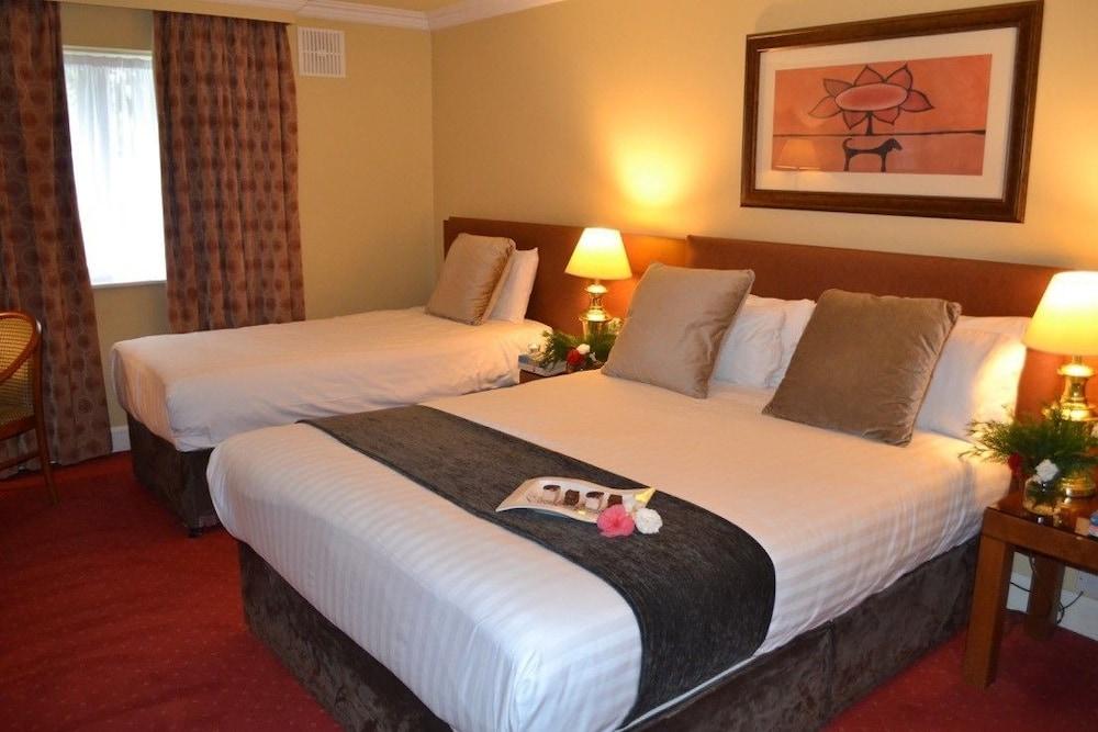HAMLET COURT HOTEL 97549 — 5